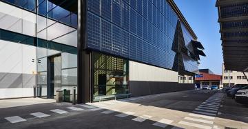 vidrio fotovoltaico en fachada edificio