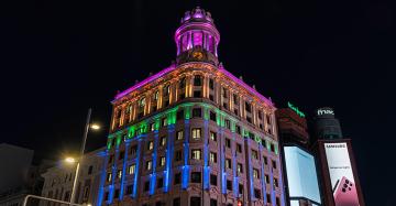 Iluminación ornamental fachada edificio